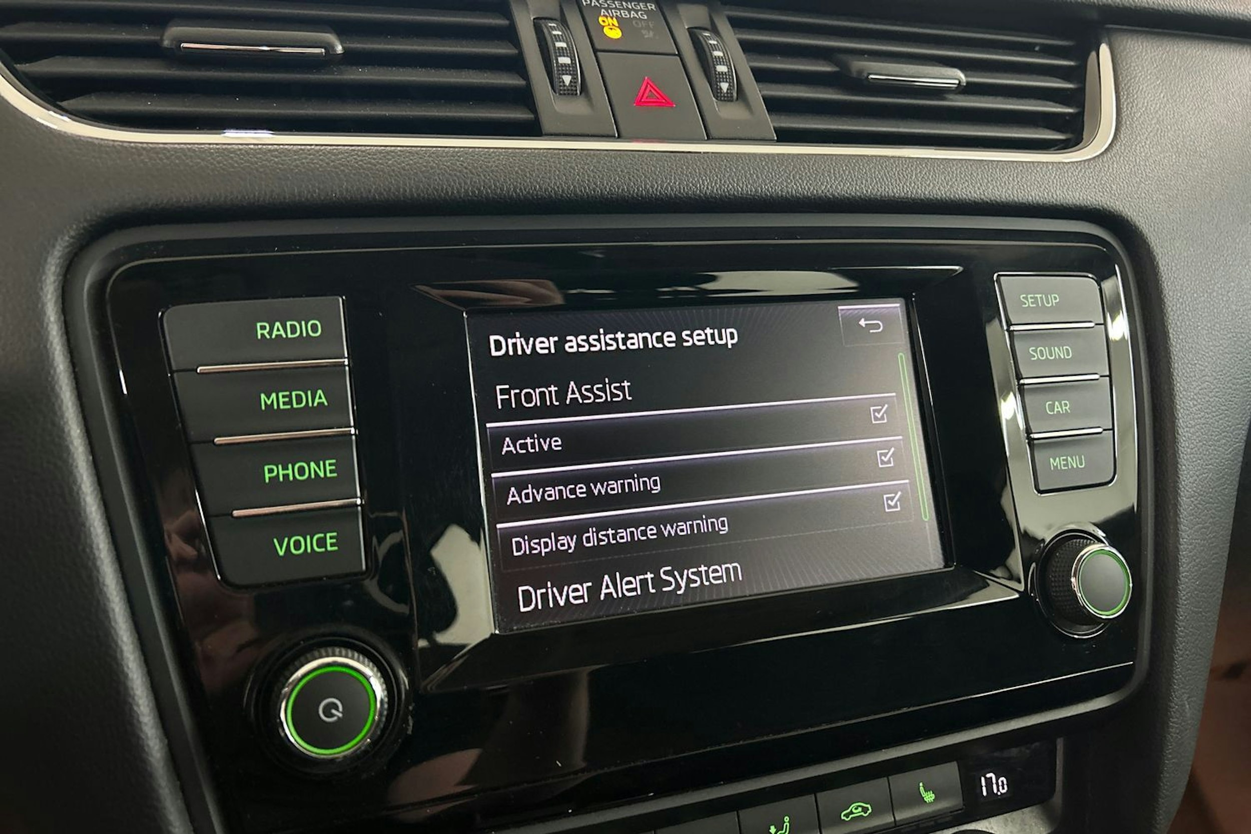 valkoinen Skoda Octavia 2015 kuva 21.