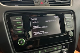 valkoinen Skoda Octavia 2015 kuva 22.