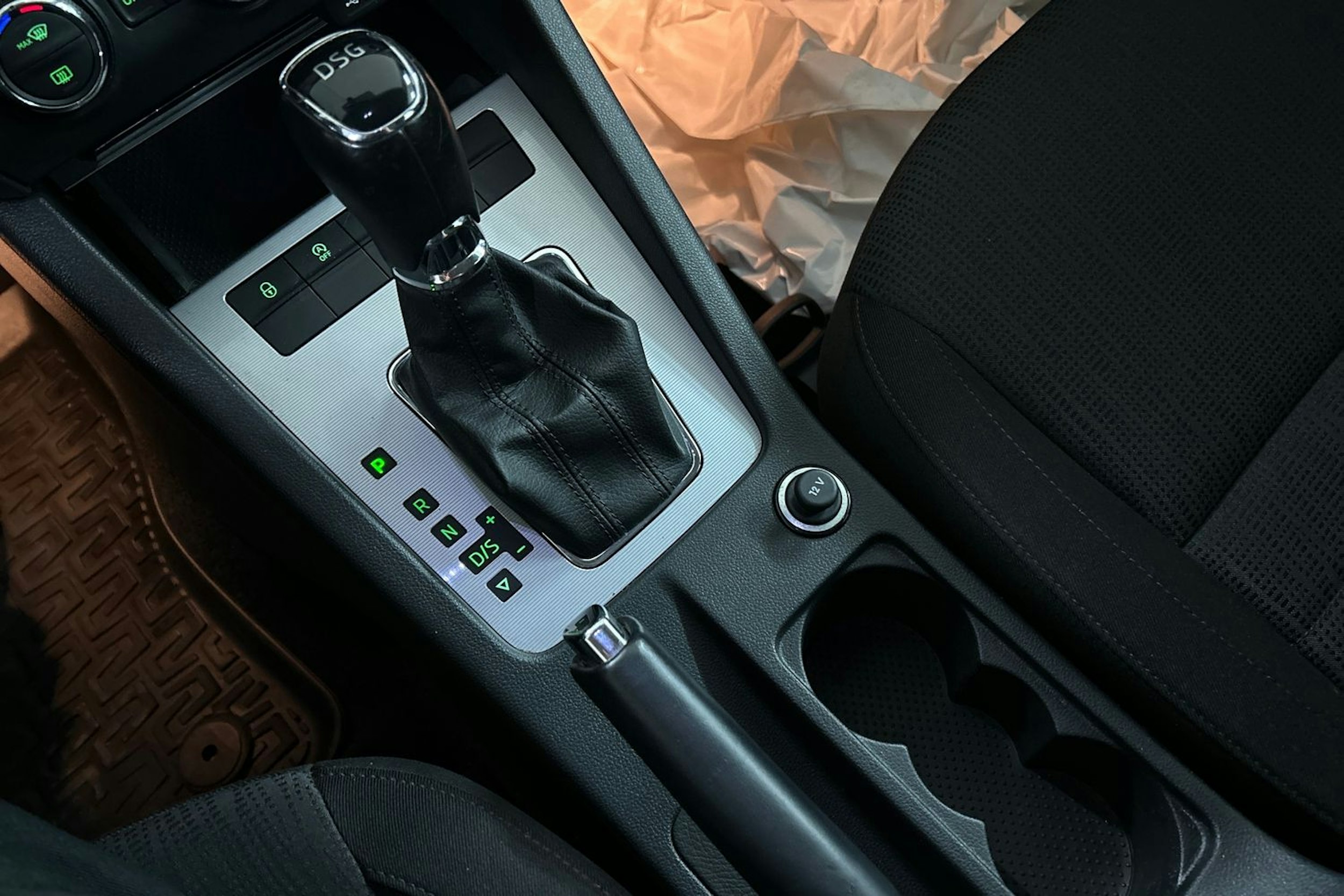 valkoinen Skoda Octavia 2015 kuva 24.