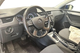 sininen Skoda Octavia 2015 kuva 6.