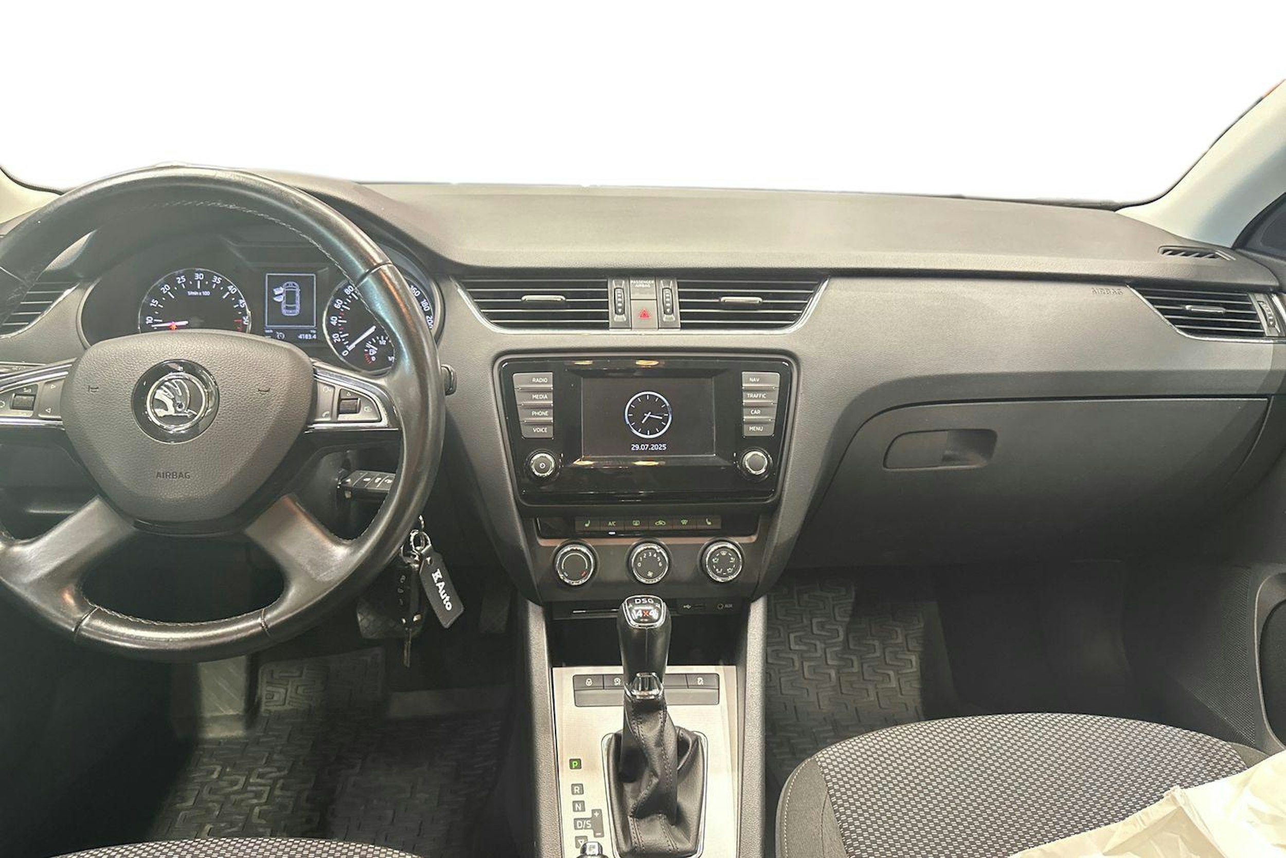 sininen Skoda Octavia 2015 kuva 7.