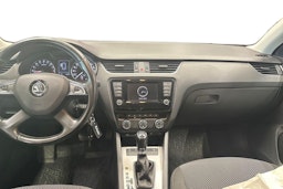 sininen Skoda Octavia 2015 kuva 7.