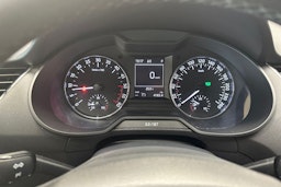 sininen Skoda Octavia 2015 kuva 11.