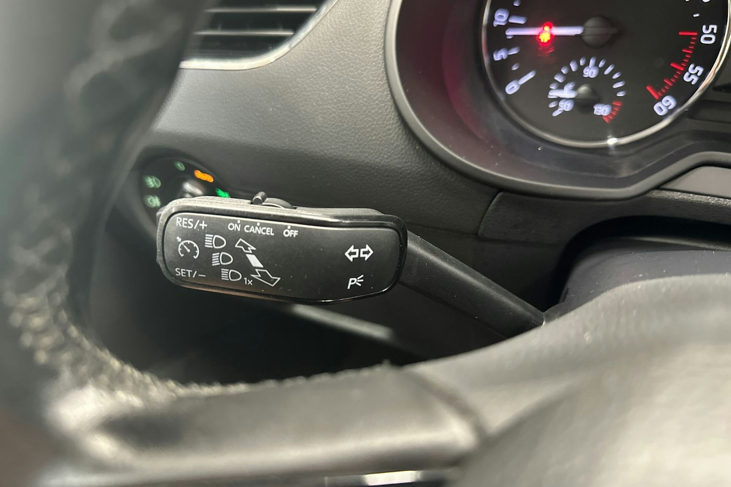 sininen Skoda Octavia 2015 kuva 14.