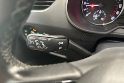 sininen Skoda Octavia 2015 kuva 14.