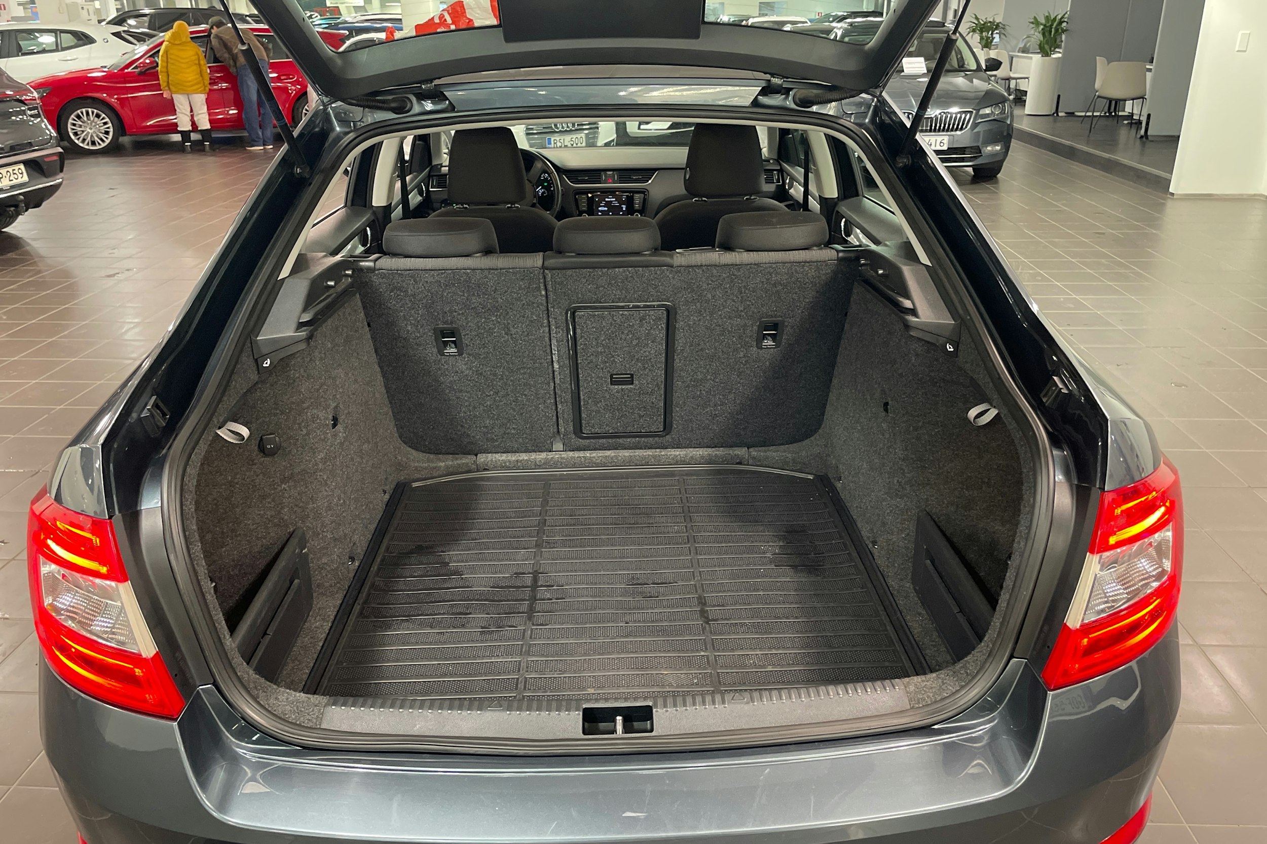 harmaa Skoda Octavia 2015 kuva 13.