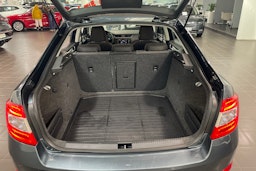 harmaa Skoda Octavia 2015 kuva 13.