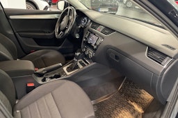 harmaa Skoda Octavia 2015 kuva 14.