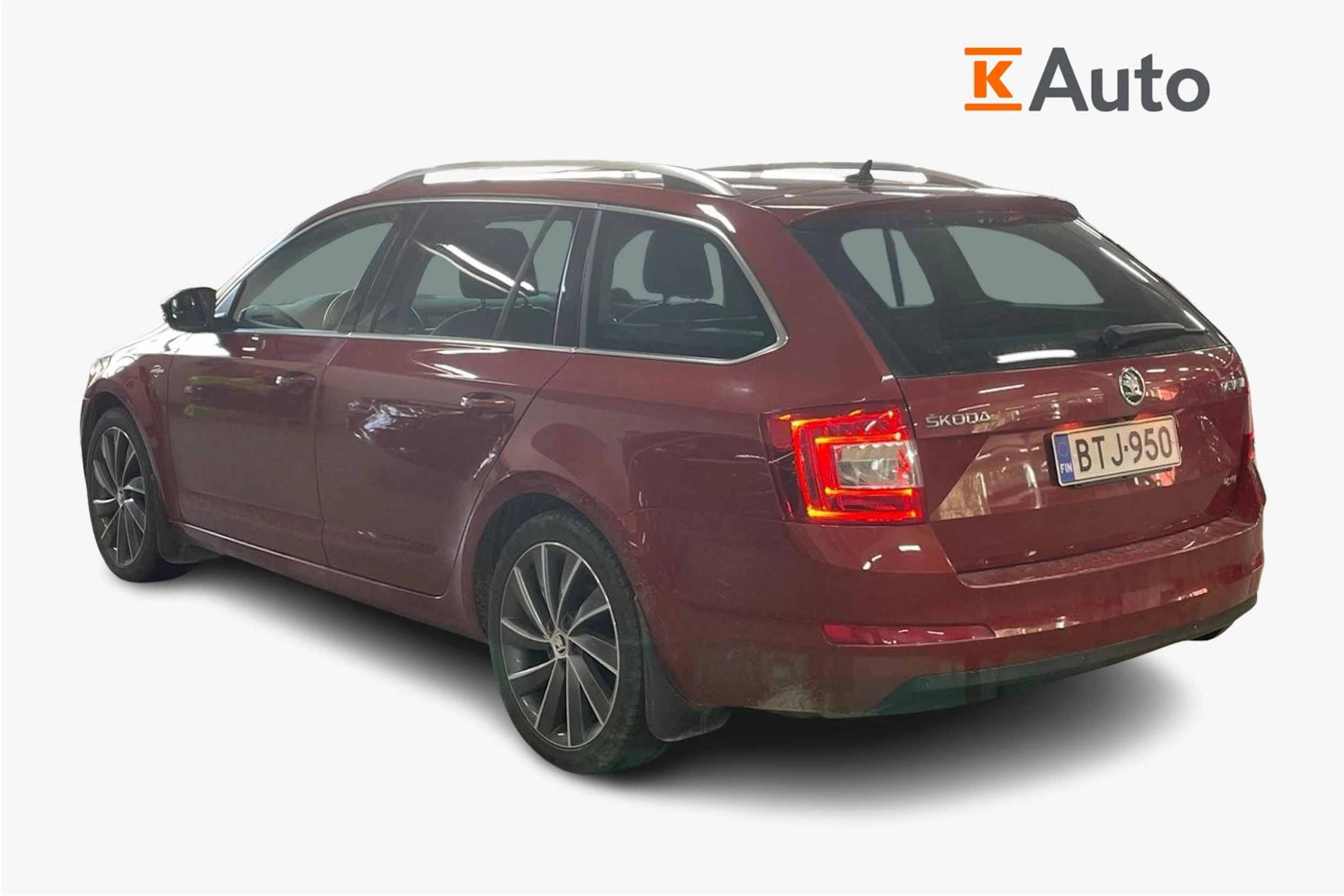 punainen Skoda Octavia 2015 kuva 2.