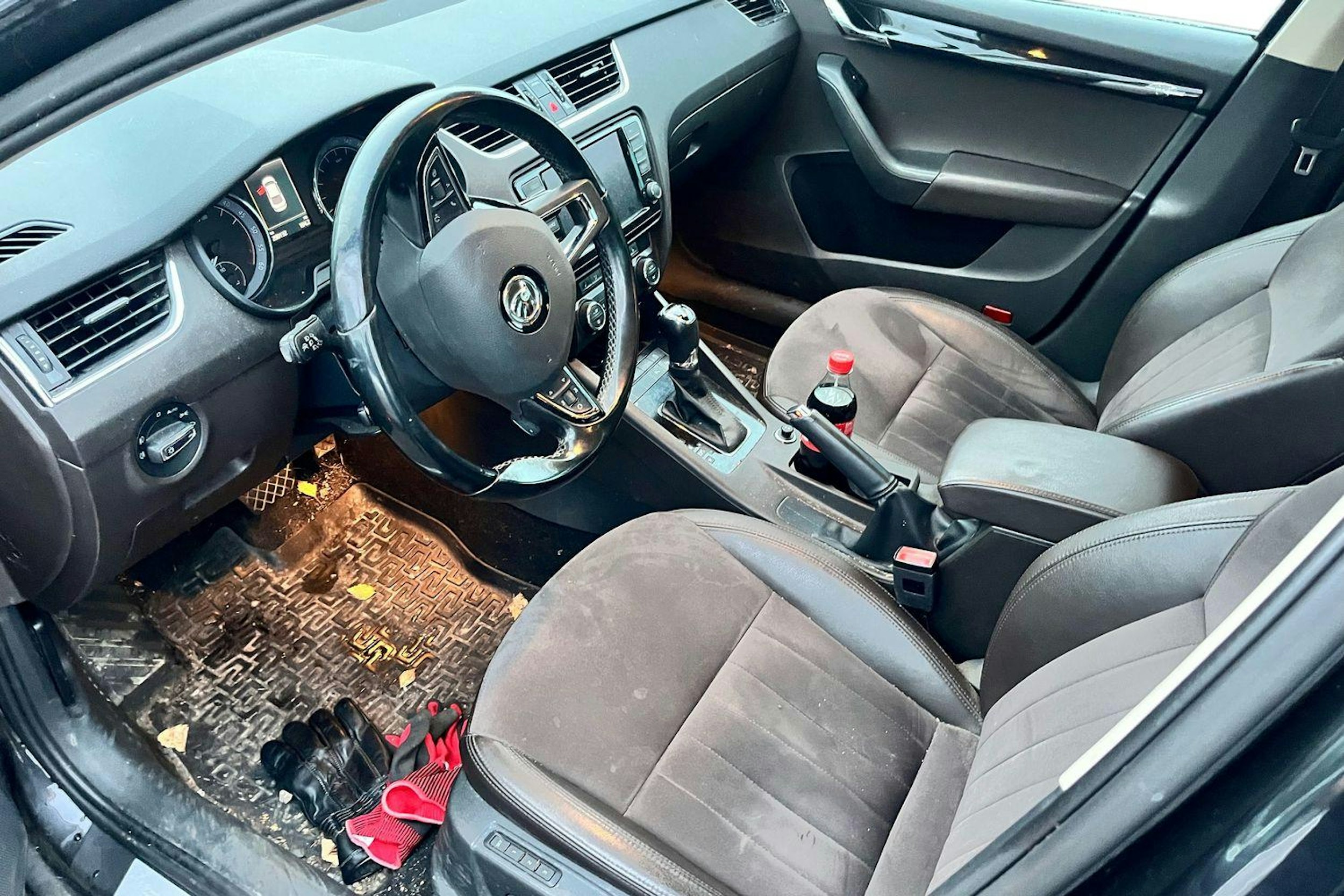 Musta Skoda OCTAVIA 2015 kuva 3.