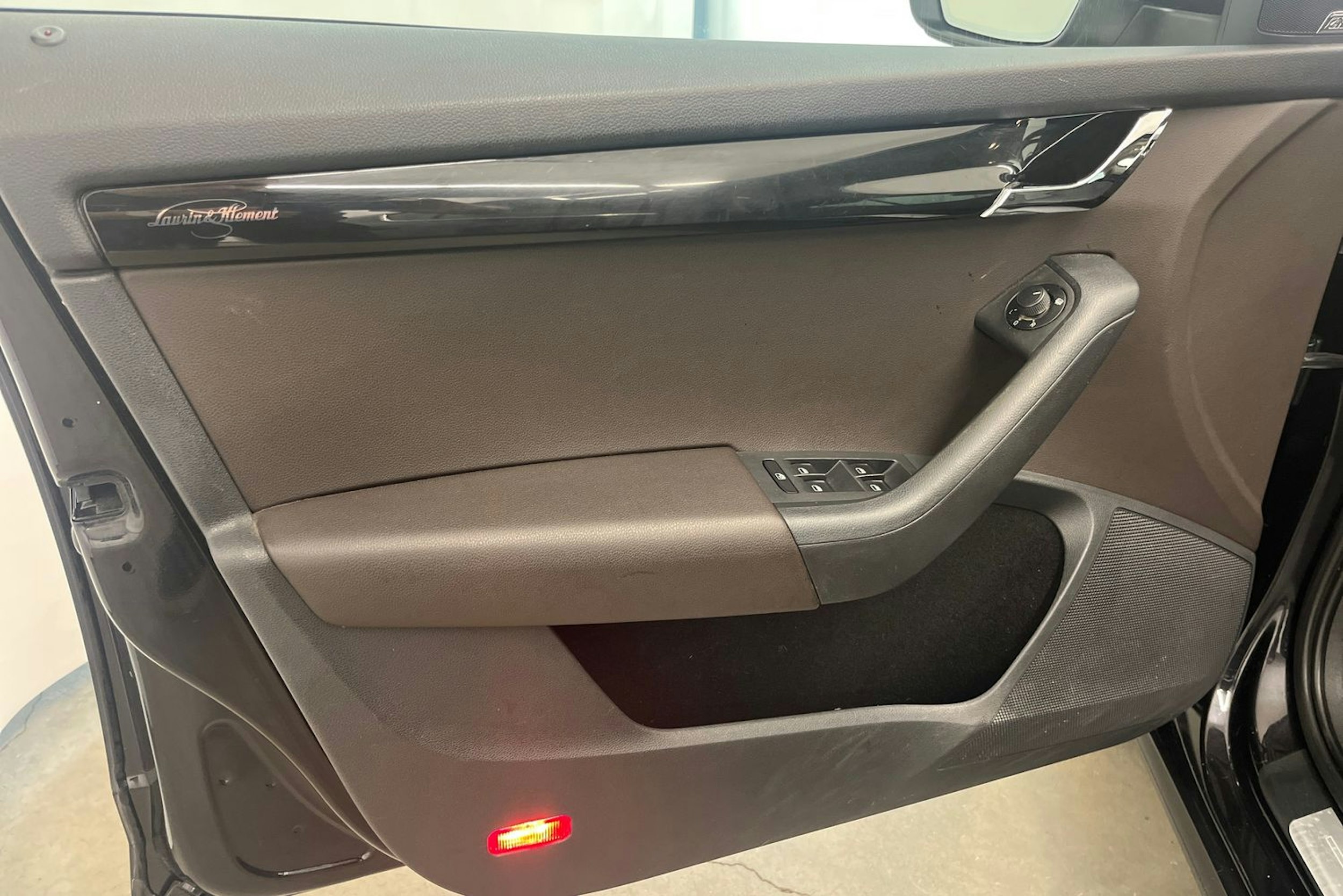 Musta Skoda OCTAVIA 2015 kuva 11.