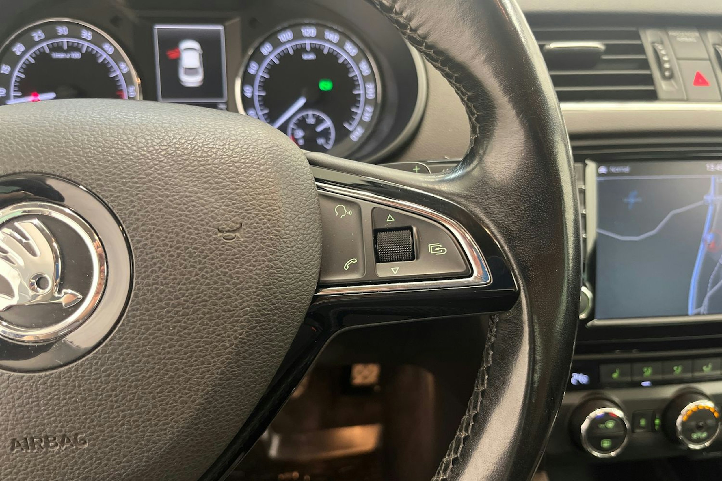 Musta Skoda OCTAVIA 2015 kuva 14.