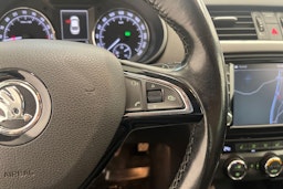 Musta Skoda OCTAVIA 2015 kuva 14.