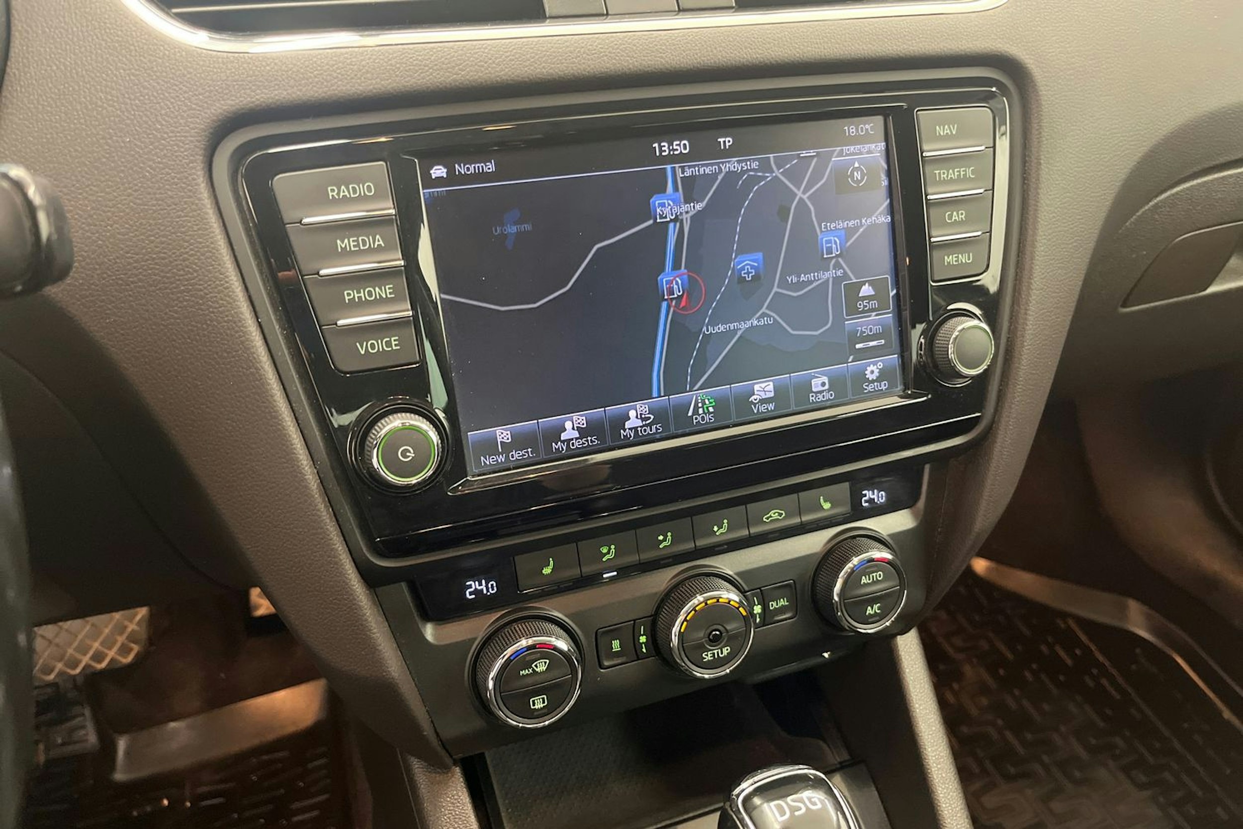 Musta Skoda OCTAVIA 2015 kuva 15.