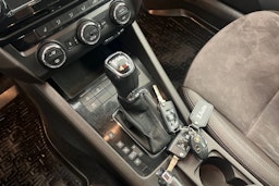 Musta Skoda OCTAVIA 2015 kuva 17.