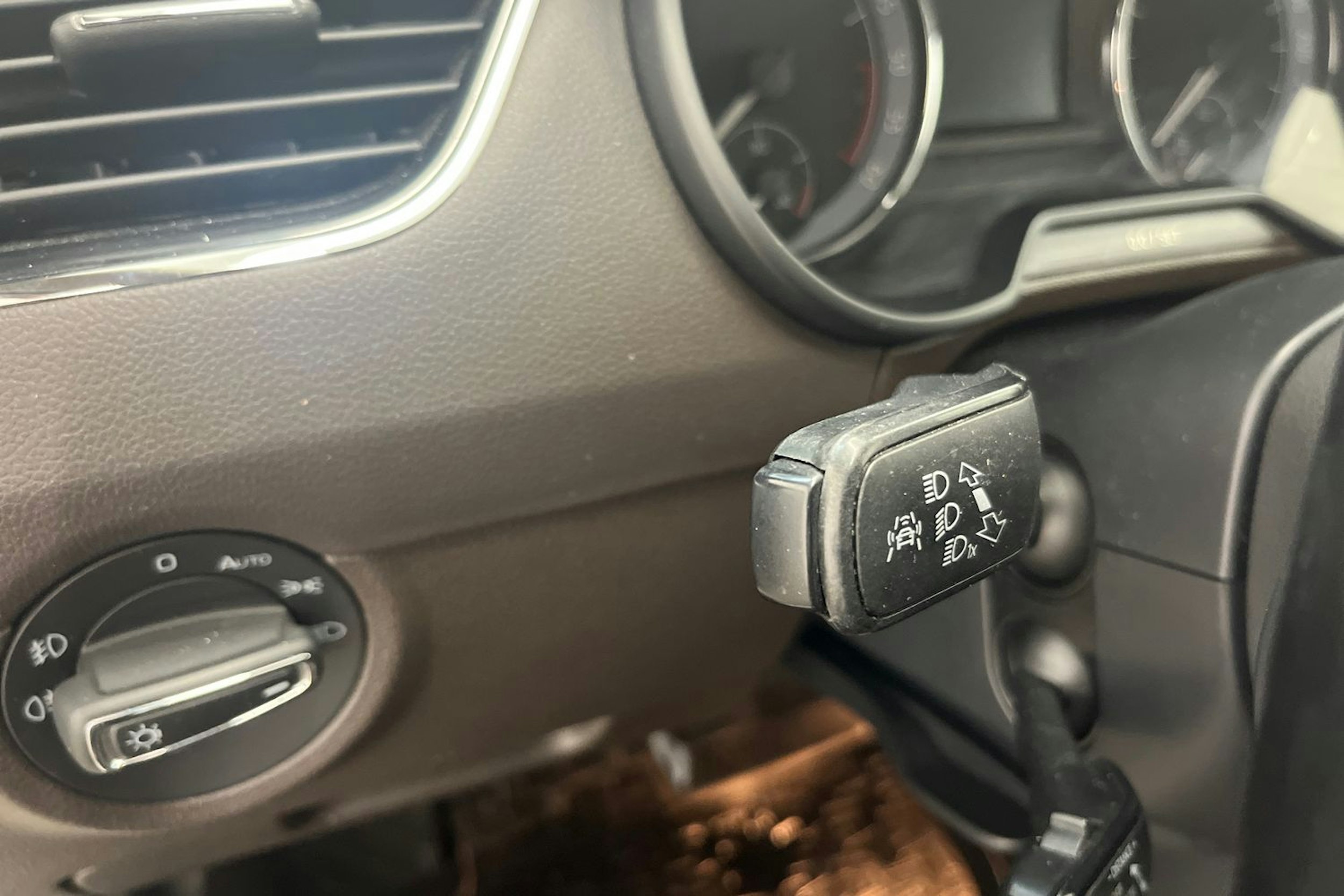 Musta Skoda OCTAVIA 2015 kuva 21.