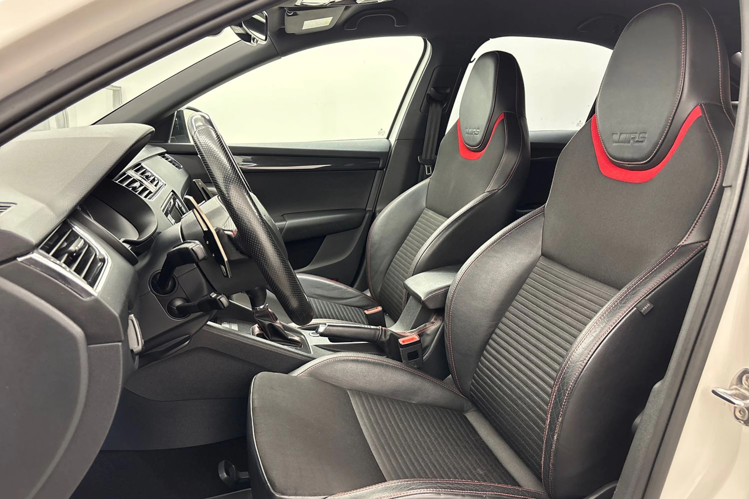 valkoinen Skoda Octavia 2015 kuva 11.