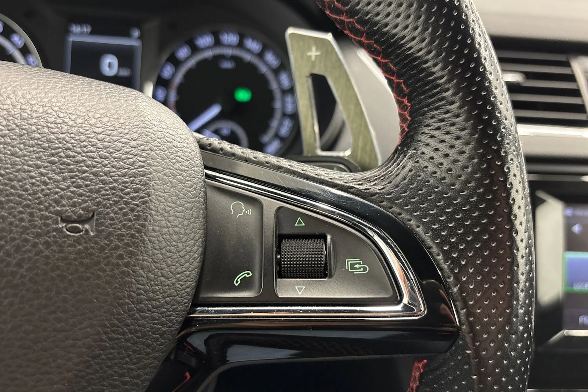 valkoinen Skoda Octavia 2015 kuva 14.