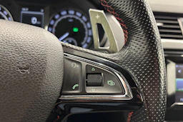 valkoinen Skoda Octavia 2015 kuva 14.