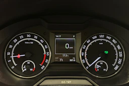valkoinen Skoda Octavia 2015 kuva 16.