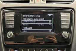 valkoinen Skoda Octavia 2015 kuva 18.