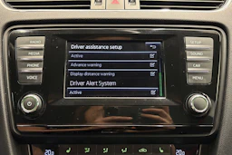 valkoinen Skoda Octavia 2015 kuva 19.