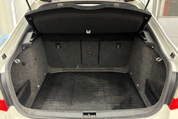 valkoinen Skoda Octavia 2015 kuva 21.