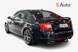 Musta Skoda OCTAVIA 2015 kuva 2.
