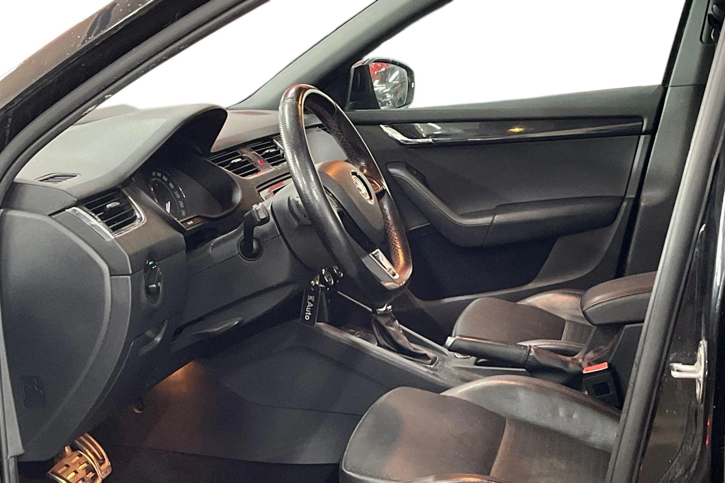 Musta Skoda OCTAVIA 2015 kuva 3.