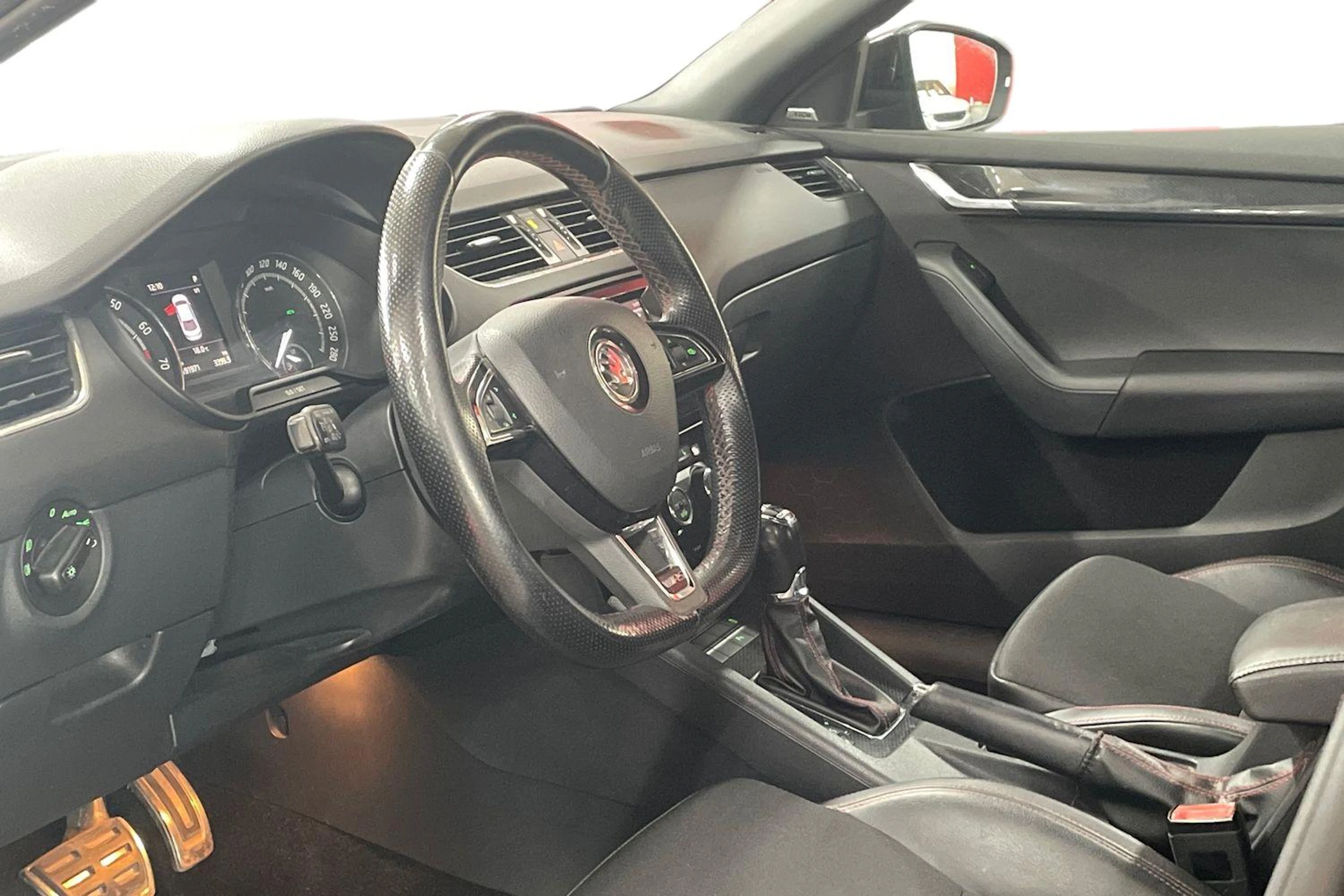 Musta Skoda OCTAVIA 2015 kuva 6.