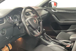 Musta Skoda OCTAVIA 2015 kuva 6.