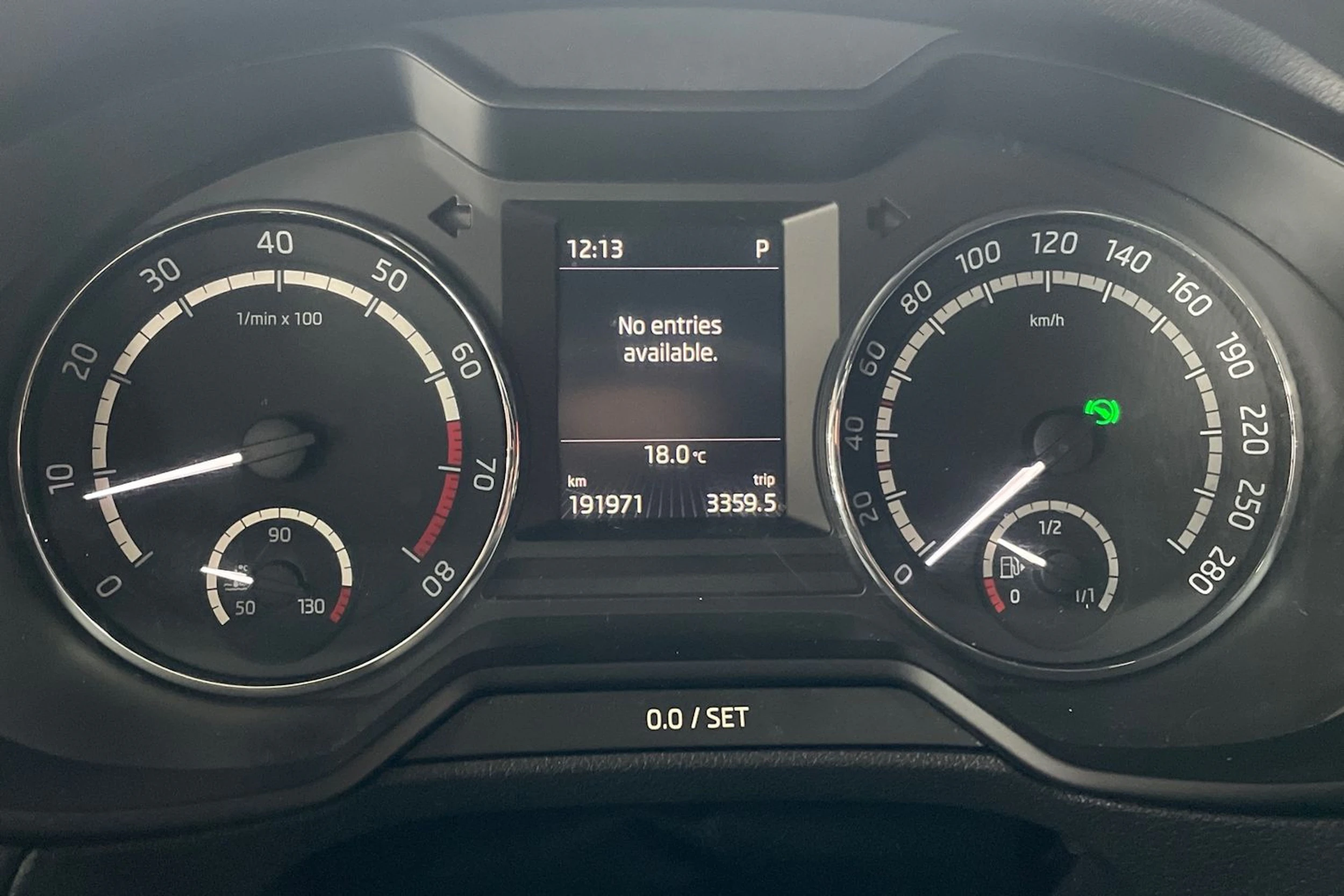 Musta Skoda OCTAVIA 2015 kuva 11.