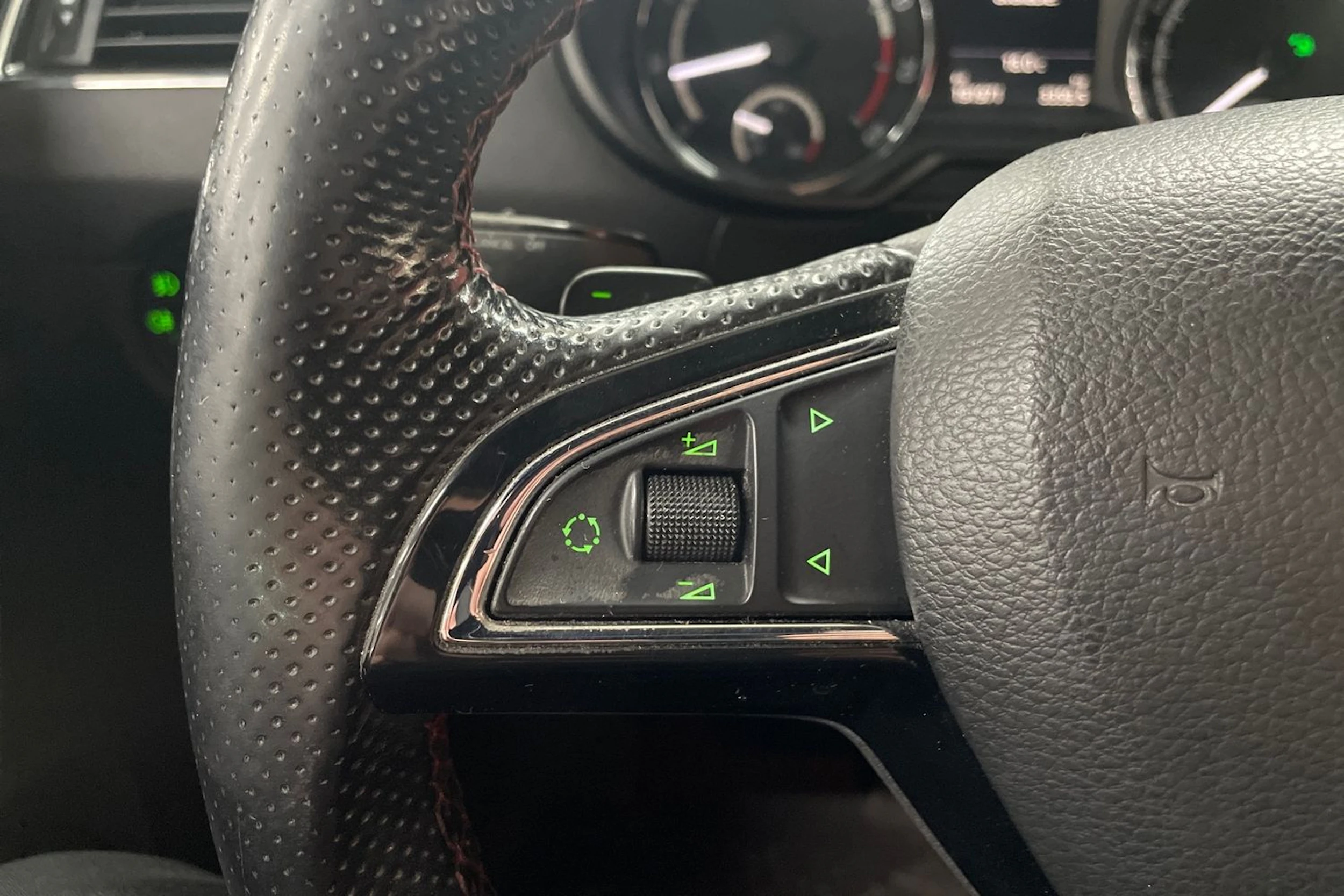 Musta Skoda OCTAVIA 2015 kuva 12.