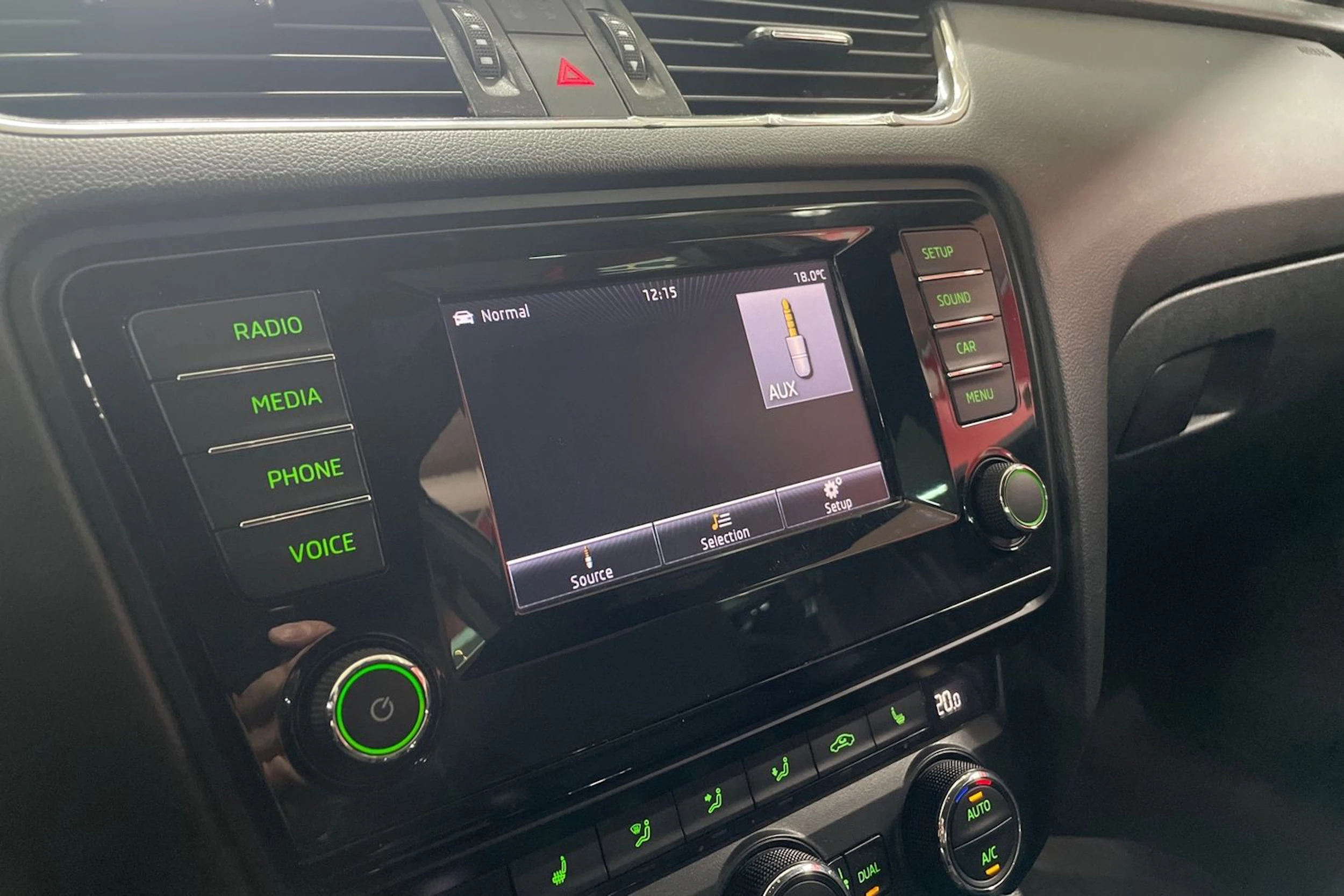 Musta Skoda OCTAVIA 2015 kuva 15.