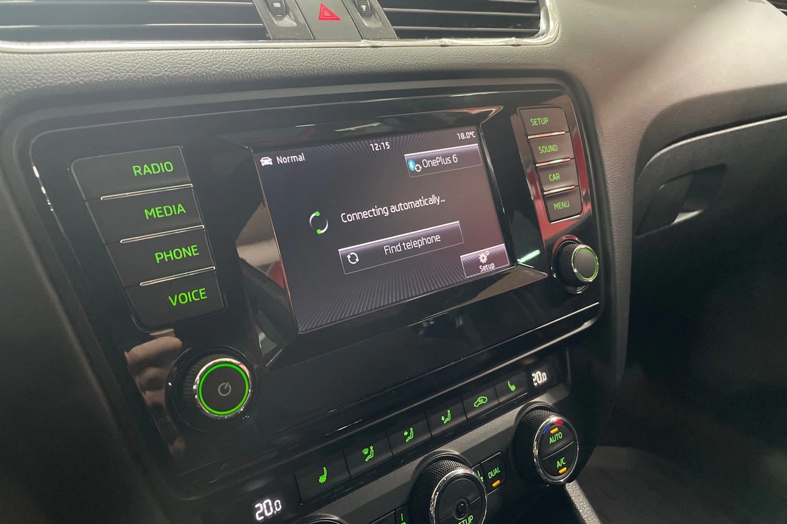 Musta Skoda OCTAVIA 2015 kuva 16.