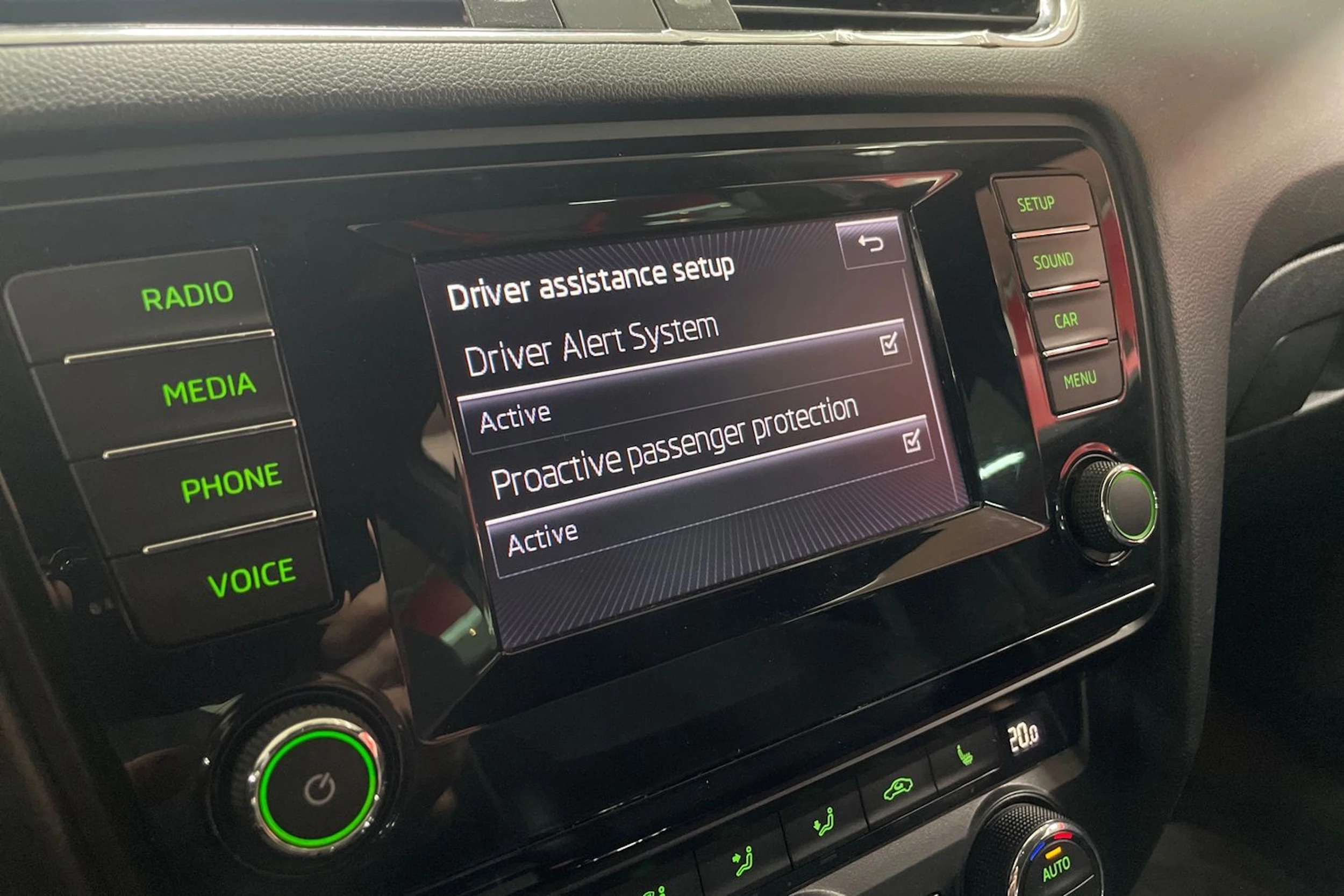 Musta Skoda OCTAVIA 2015 kuva 17.