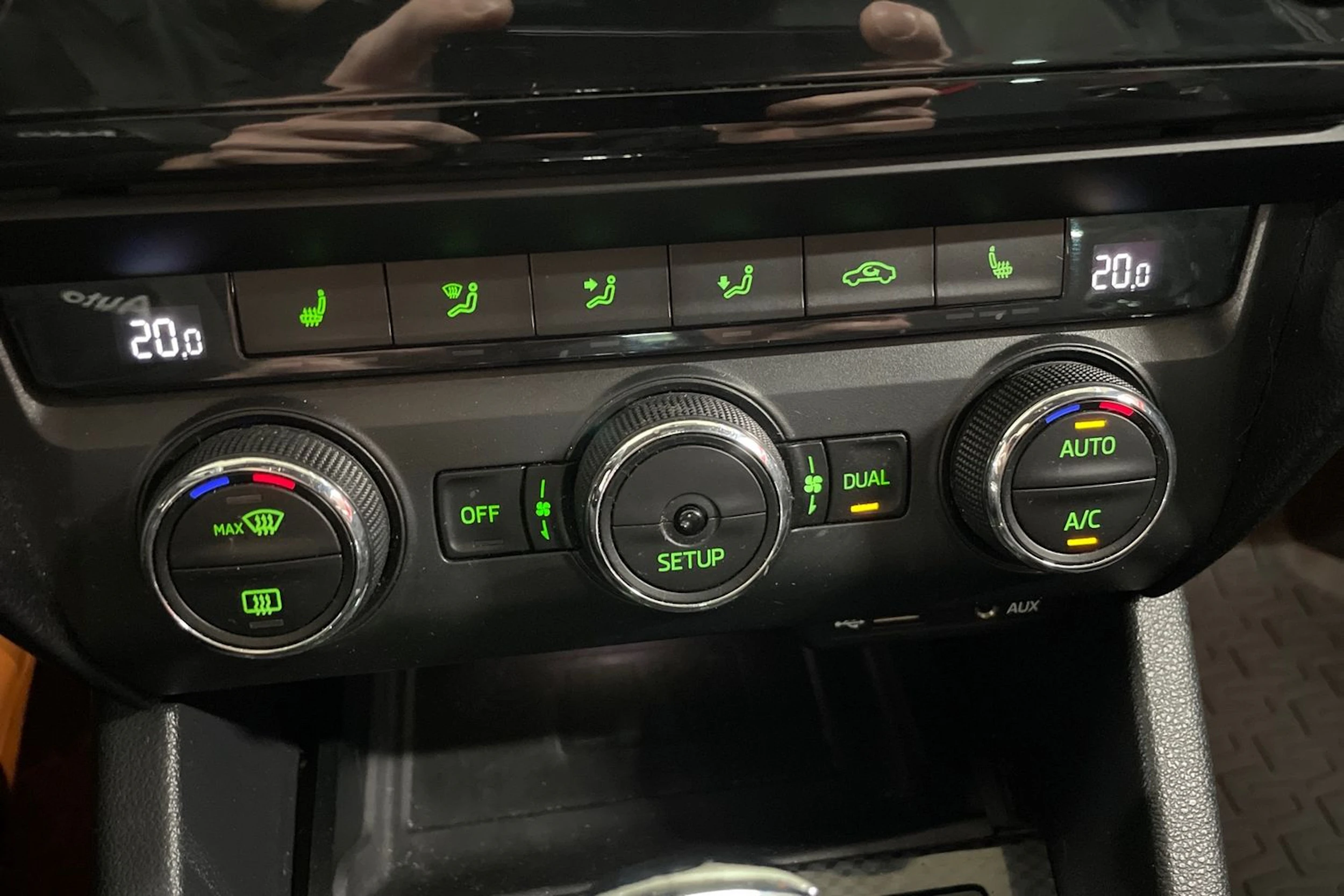 Musta Skoda OCTAVIA 2015 kuva 18.