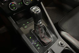 Musta Skoda OCTAVIA 2015 kuva 19.