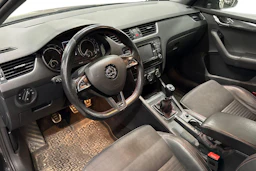 musta Skoda Octavia 2015 kuva 3.