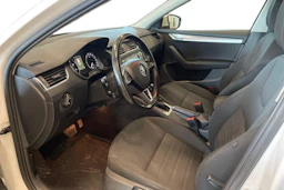 valkoinen Skoda Octavia 2015 kuva 6.