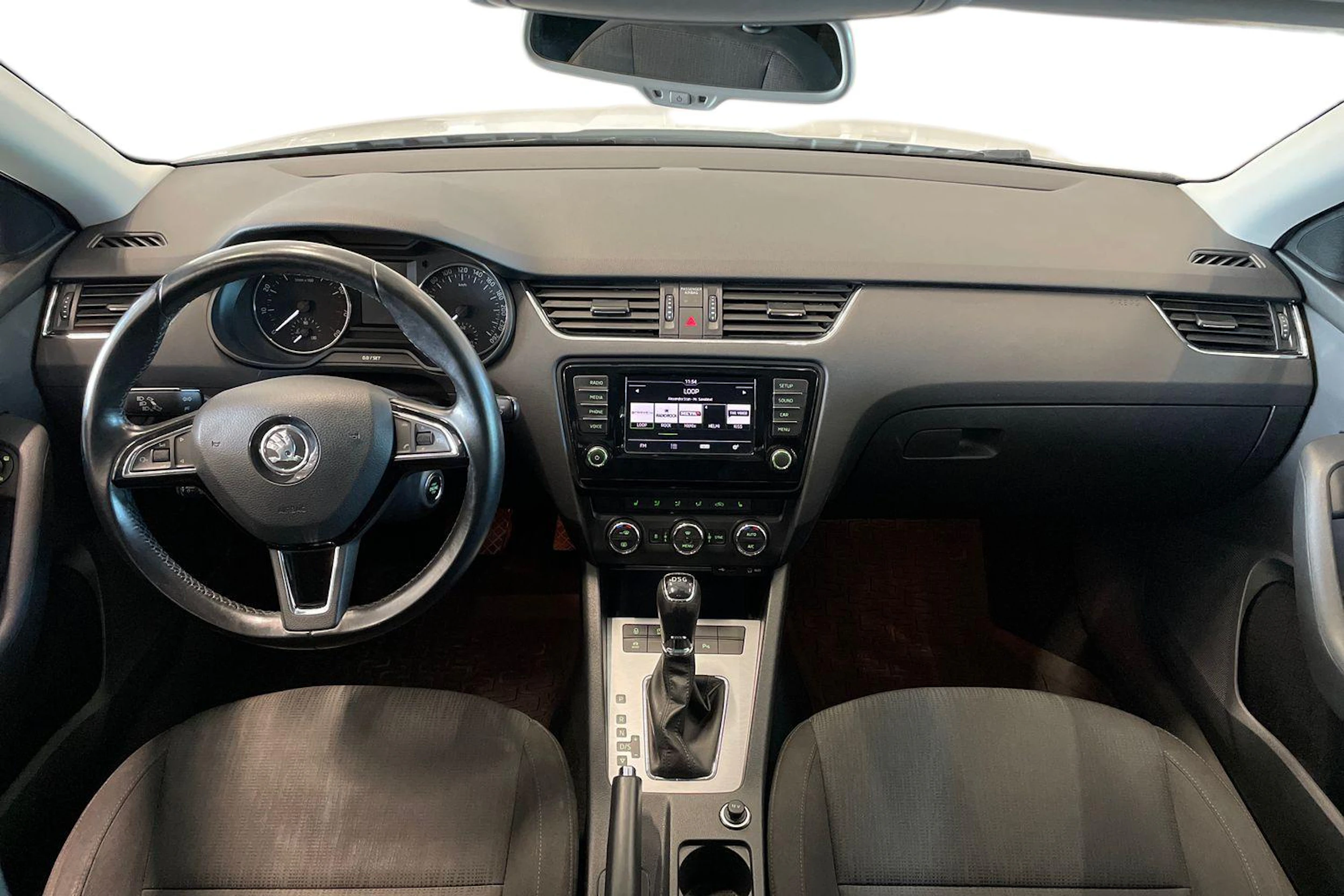 valkoinen Skoda Octavia 2015 kuva 7.