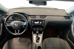 valkoinen Skoda Octavia 2015 kuva 7.