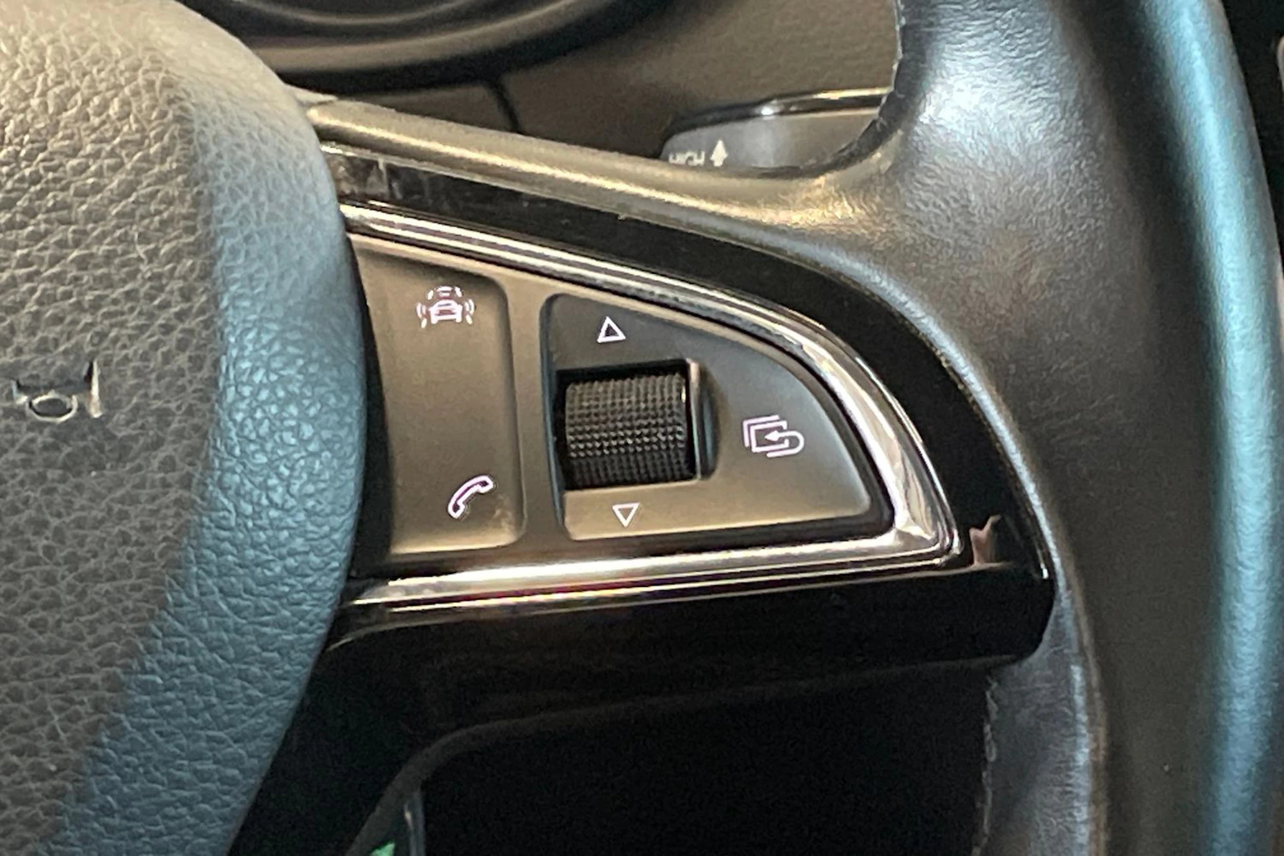 valkoinen Skoda Octavia 2015 kuva 13.