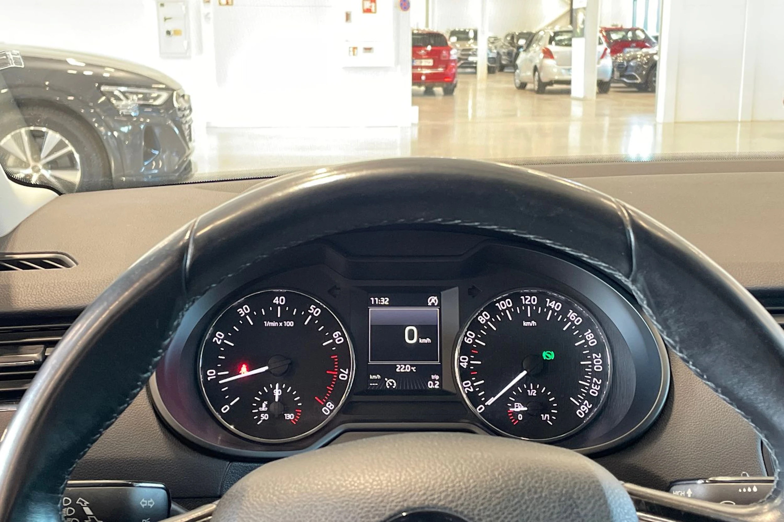 valkoinen Skoda Octavia 2015 kuva 15.