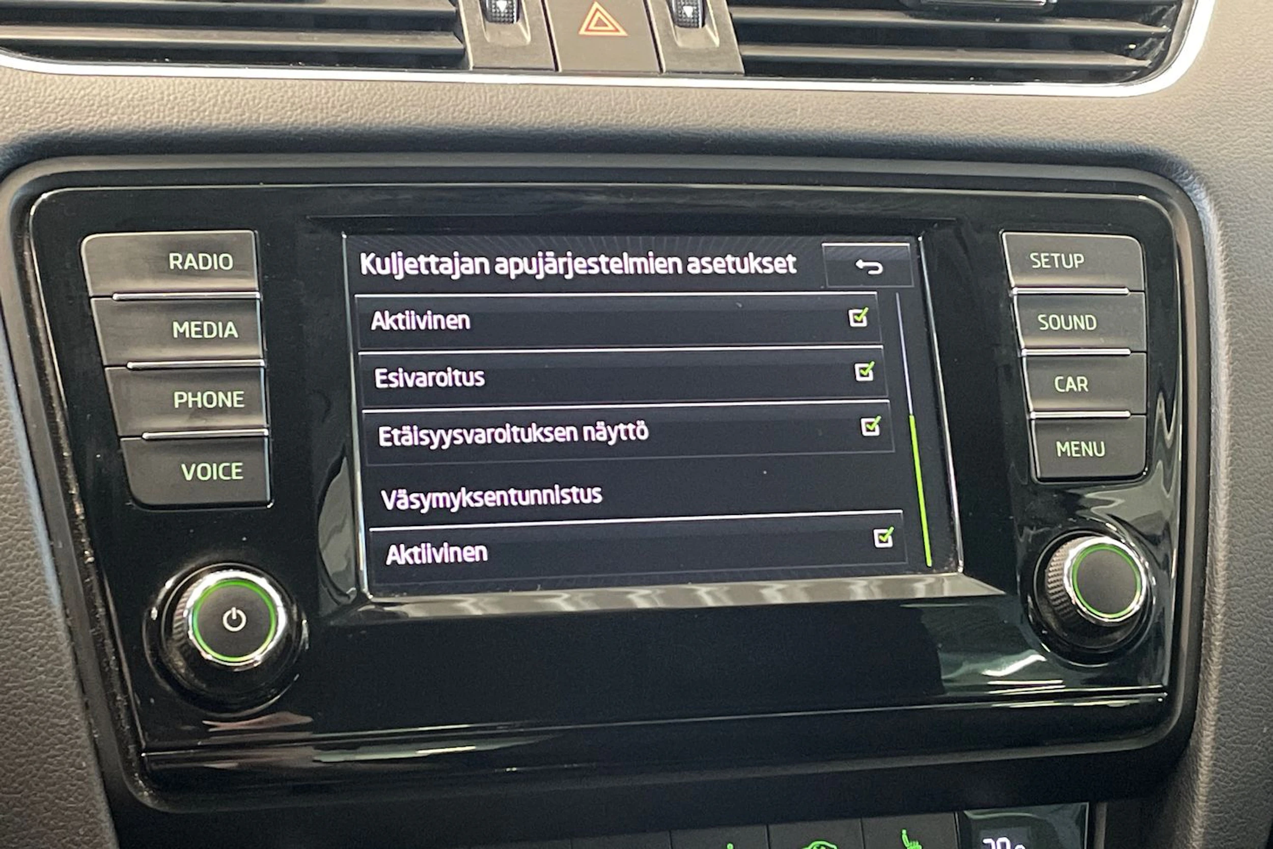 valkoinen Skoda Octavia 2015 kuva 20.