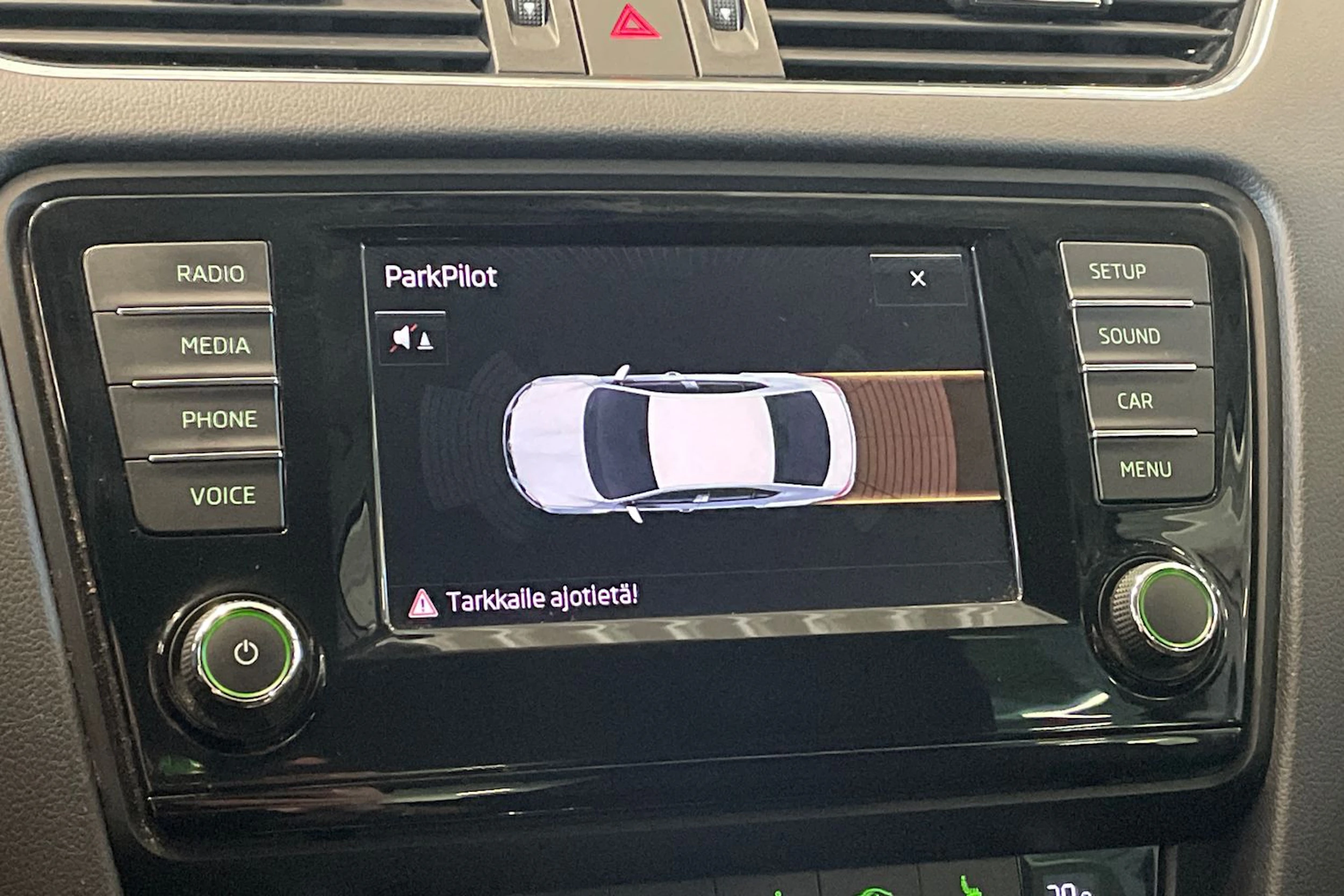 valkoinen Skoda Octavia 2015 kuva 22.
