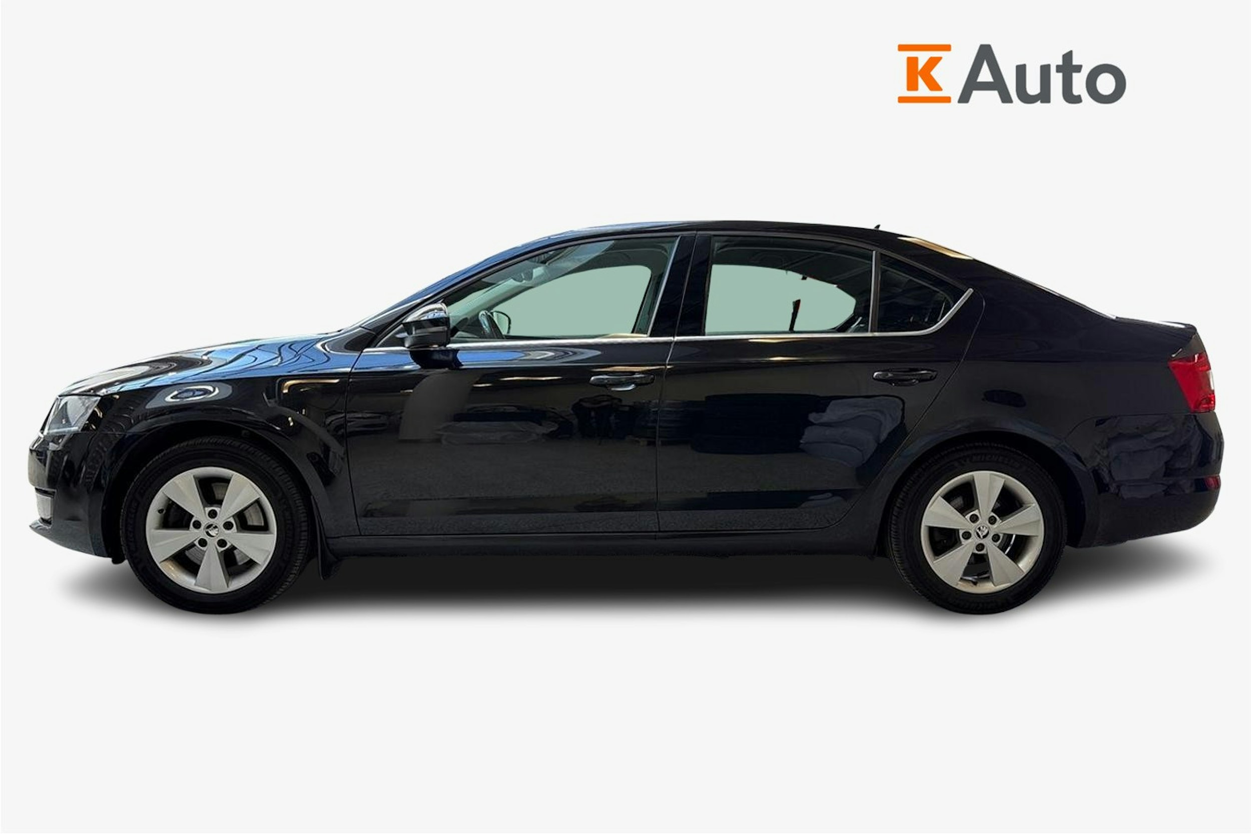 musta Skoda Octavia 2015 kuva 6.