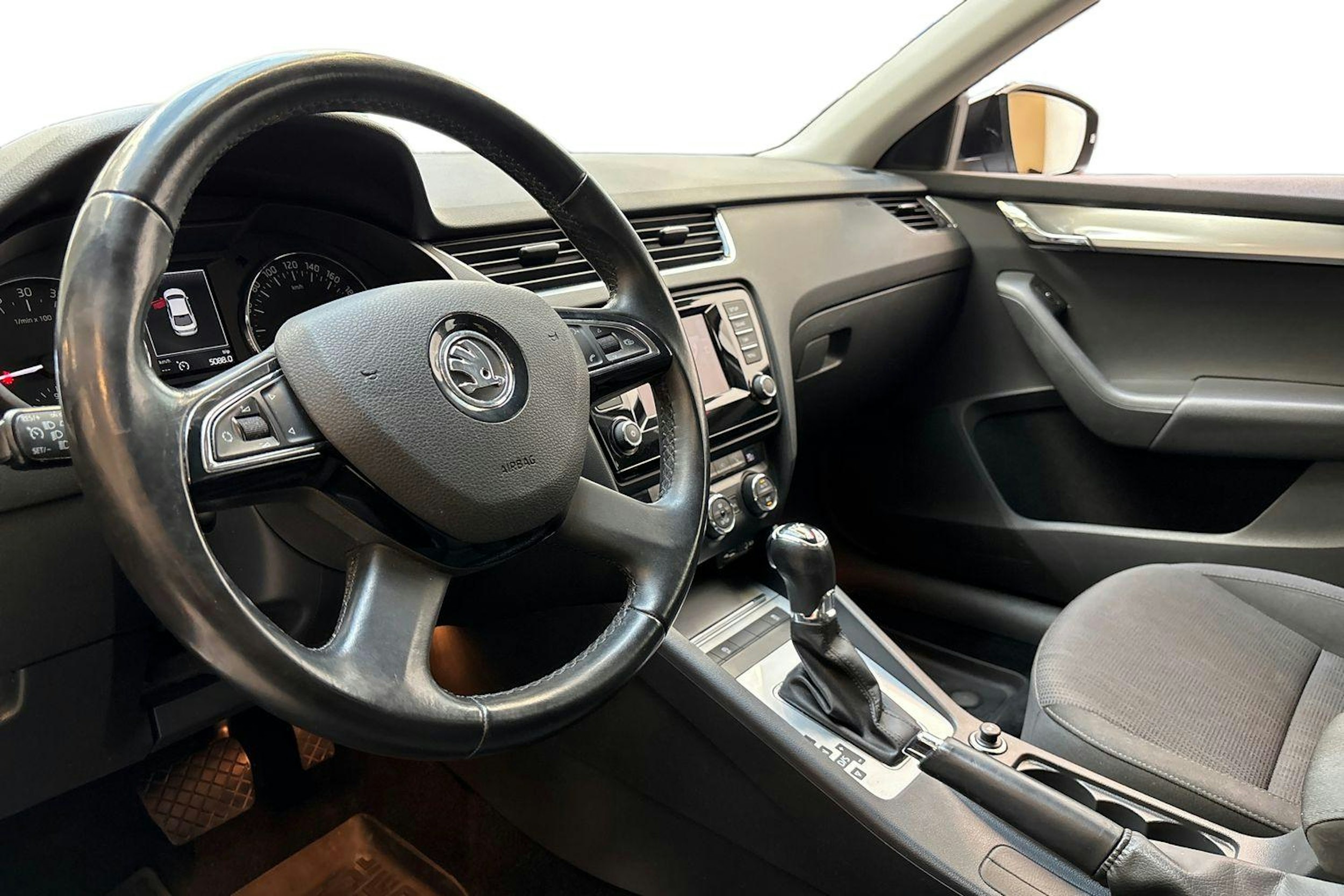 musta Skoda Octavia 2015 kuva 7.