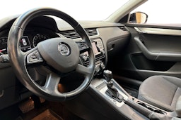 musta Skoda Octavia 2015 kuva 7.