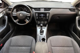 musta Skoda Octavia 2015 kuva 9.
